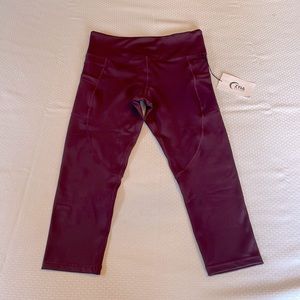ZYIA Plum Pocket Light n Tight Hi-Rise Capri